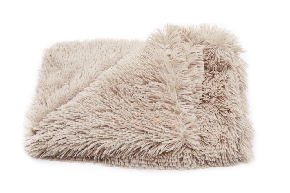 Calming Throw: paw and head support detail