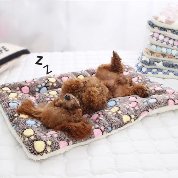 Calming Warm Dog and Cat Blanket: plush fabric and stitching detail