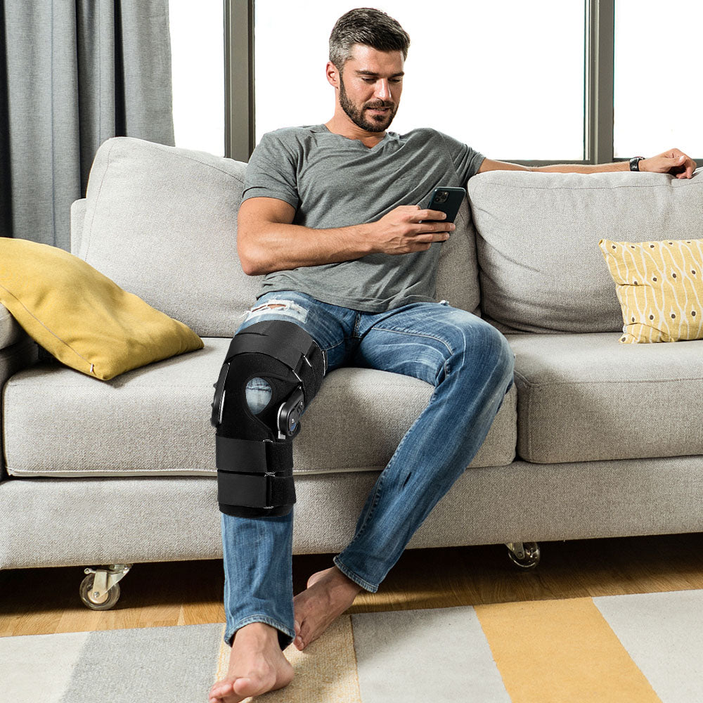 Hinged Knee Brace: closure detail