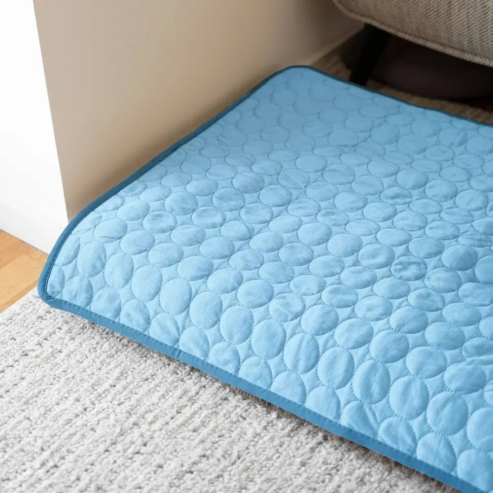 Self-Cooling Pet Mat: inside fill and base view